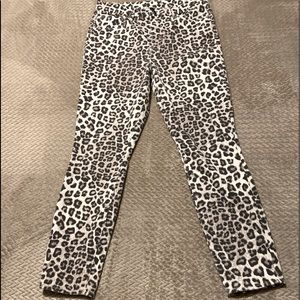 Good American cropped Cheetah print jeans NWOT🐆